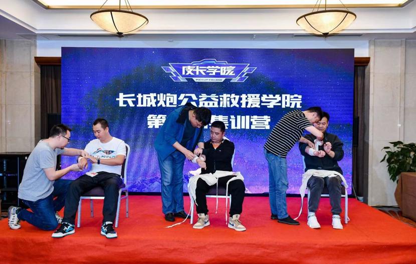 鯊魚王多變體汽車智能皮卡后箱蓋 鯊魚王多變體汽車智能皮卡后箱蓋