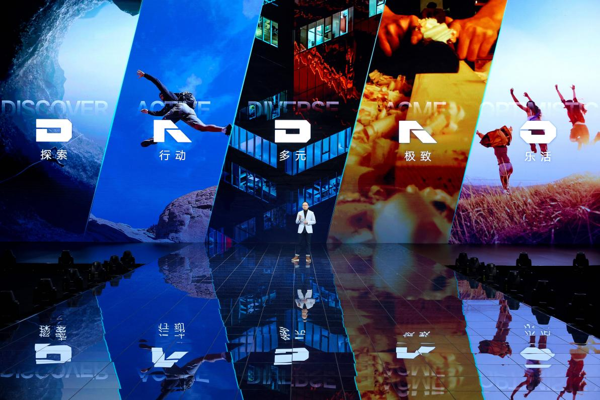 鯊魚王多變體汽車智能皮卡后箱蓋 江鈴皮卡大道品牌隆重發(fā)布 引領(lǐng)皮卡全場景時代